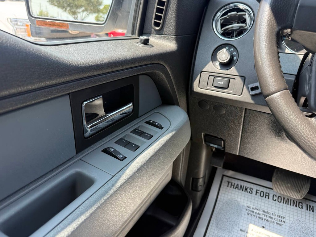 Ford F-150 Vehicle Full-screen Gallery Image 30