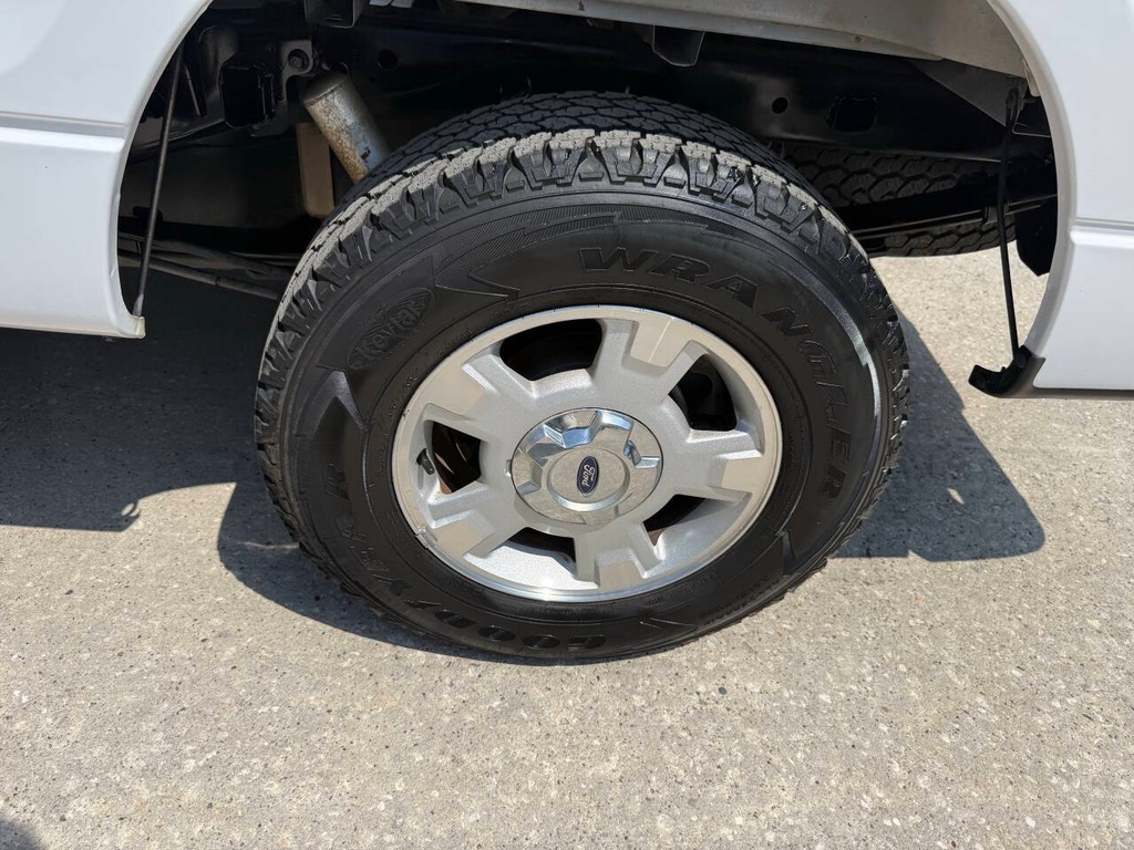 Ford F-150 Vehicle Full-screen Gallery Image 35