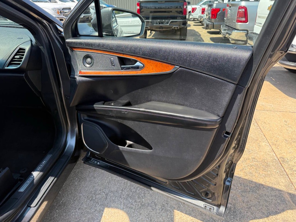 Lincoln Nautilus Vehicle Full-screen Gallery Image 11