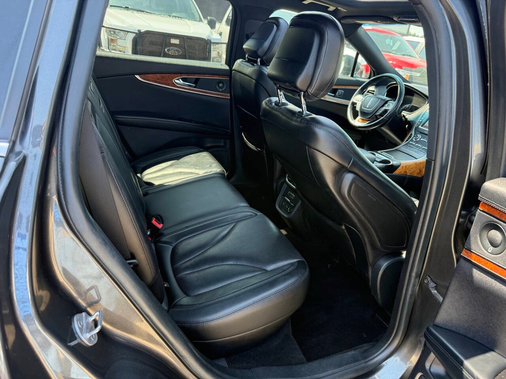 Lincoln Nautilus Vehicle Full-screen Gallery Image 15