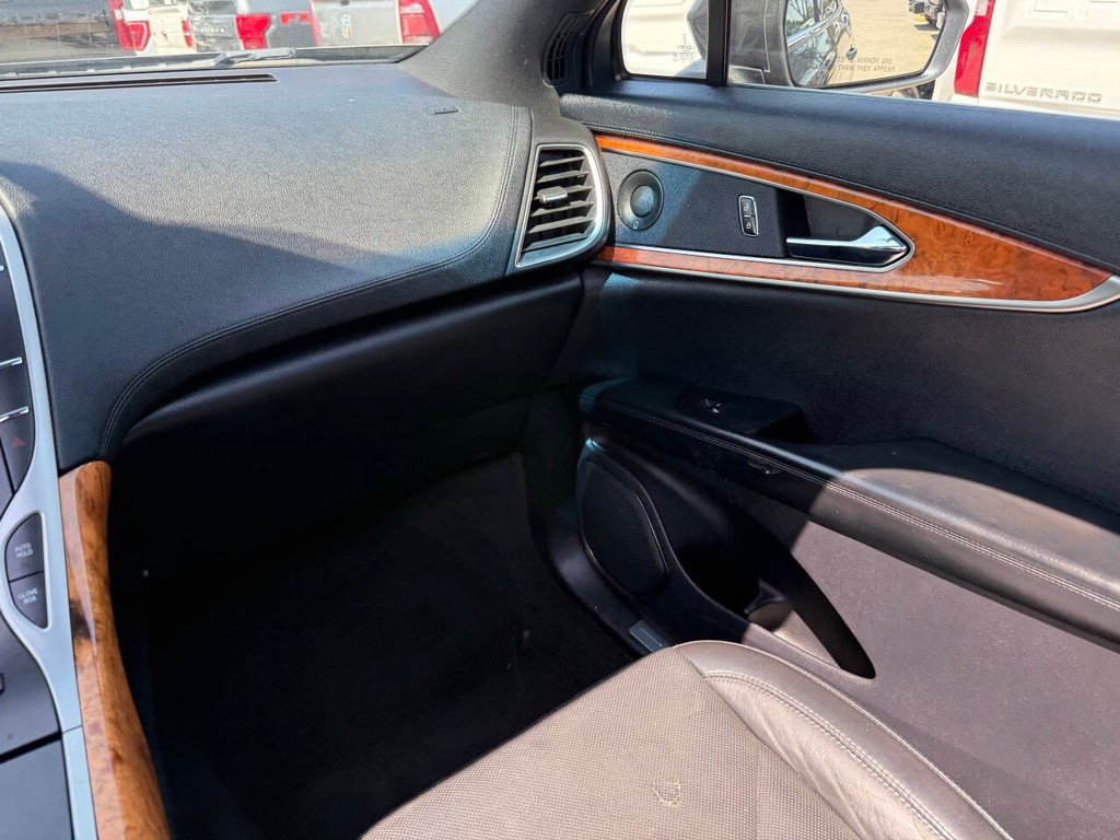 Lincoln Nautilus Vehicle Full-screen Gallery Image 20