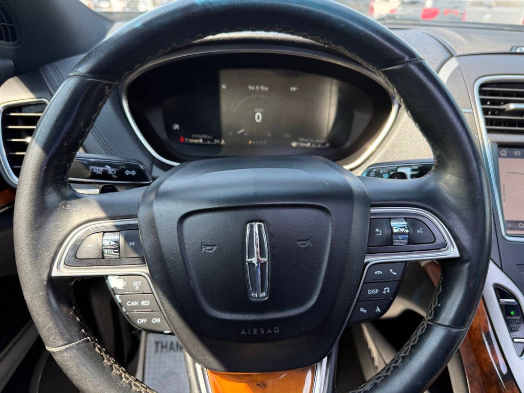 Lincoln Nautilus Vehicle Full-screen Gallery Image 24