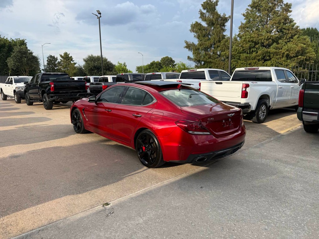 Genesis G70 Vehicle Full-screen Gallery Image 04