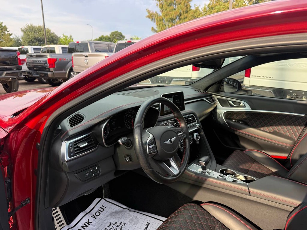 Genesis G70 Vehicle Full-screen Gallery Image 06