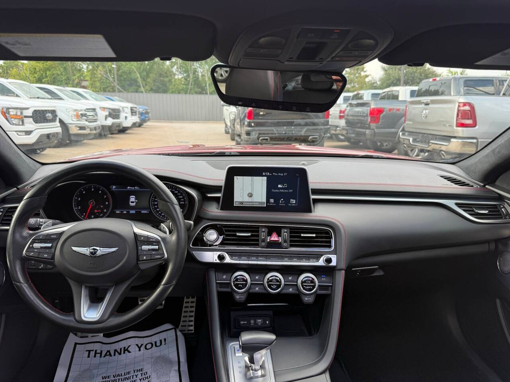 Genesis G70 Vehicle Full-screen Gallery Image 17