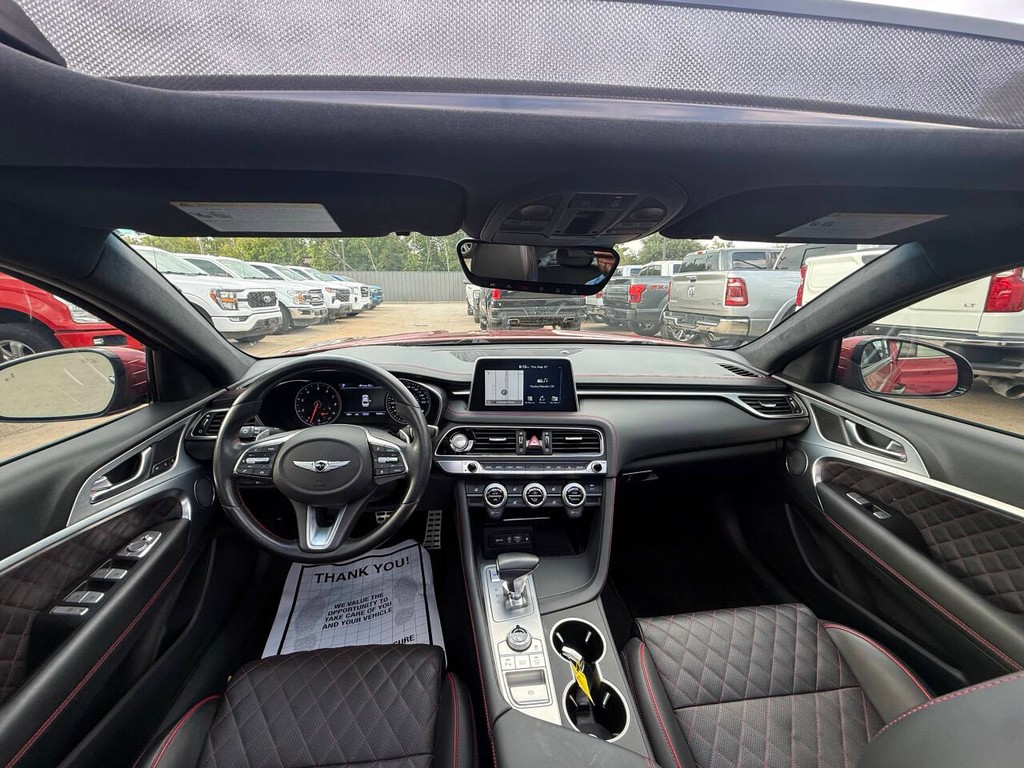 Genesis G70 Vehicle Full-screen Gallery Image 18