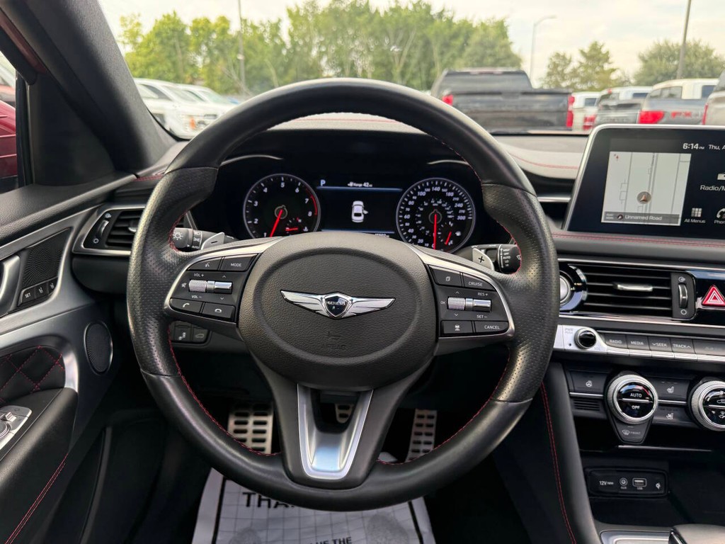 Genesis G70 Vehicle Full-screen Gallery Image 22