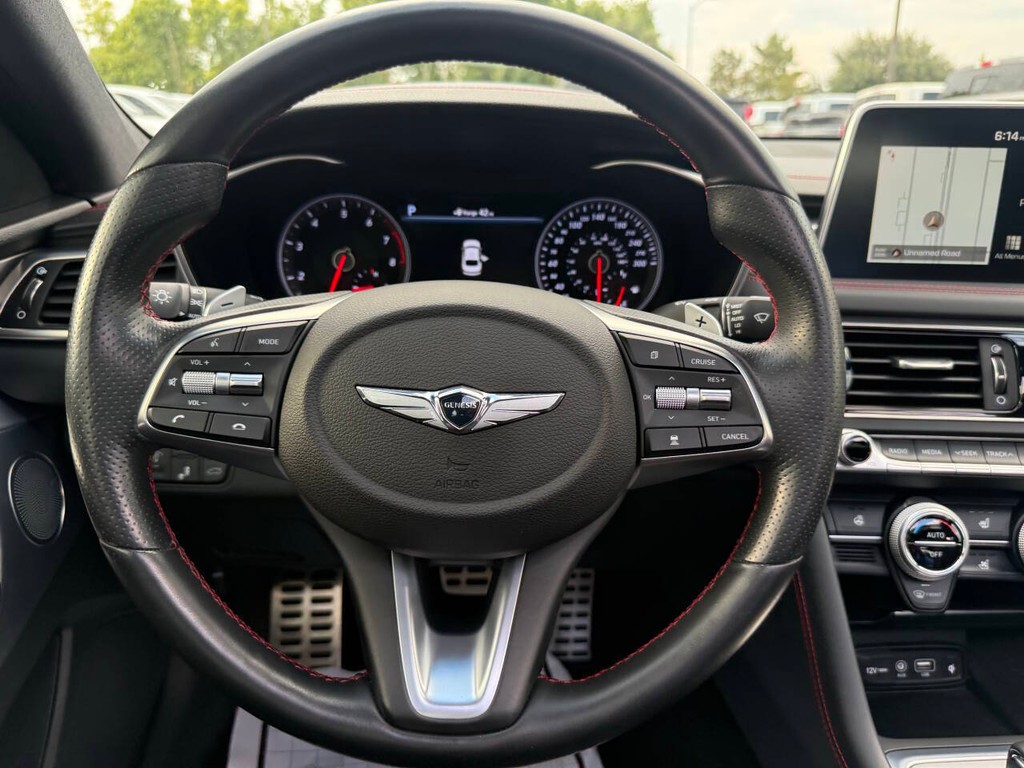 Genesis G70 Vehicle Full-screen Gallery Image 23
