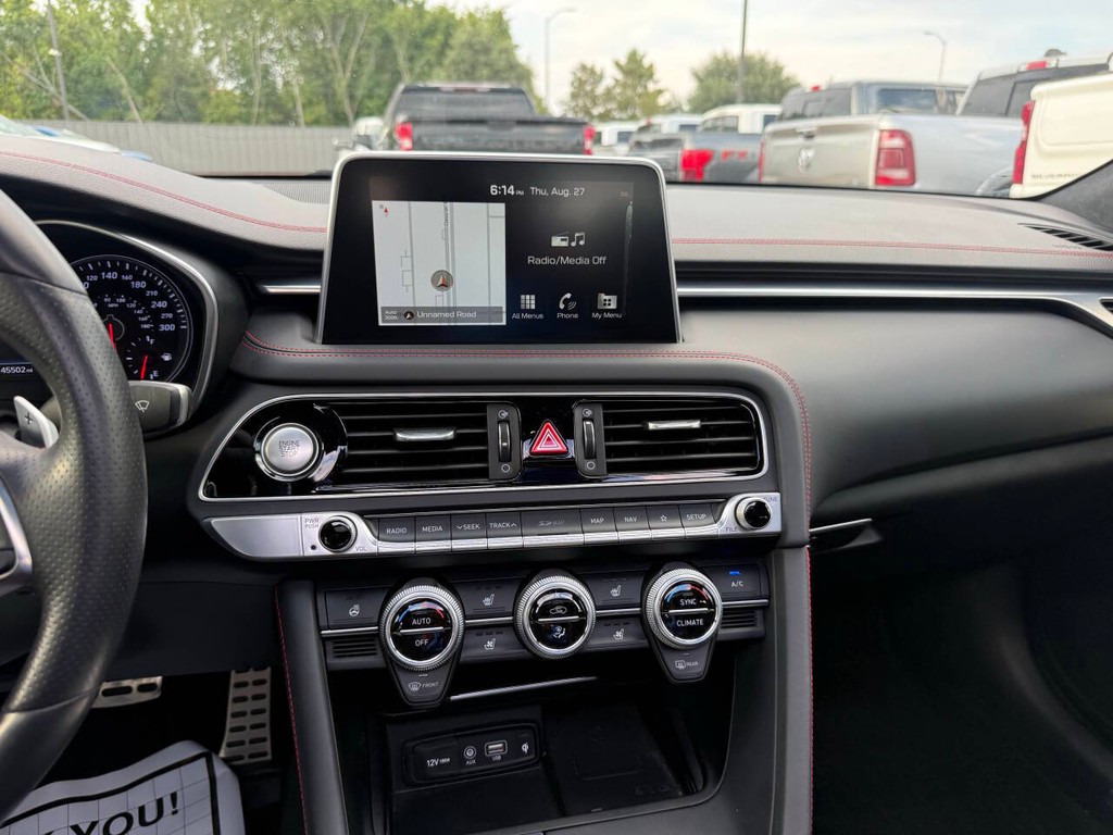 Genesis G70 Vehicle Full-screen Gallery Image 24