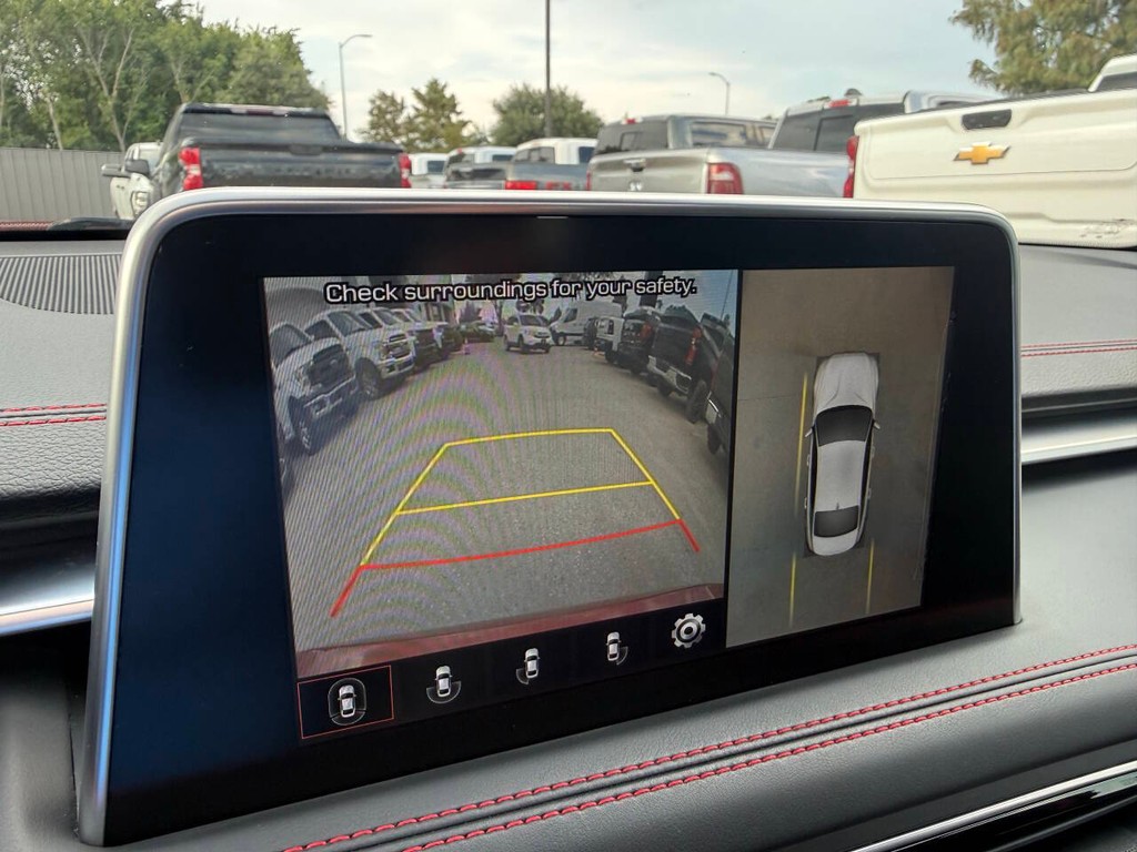 Genesis G70 Vehicle Full-screen Gallery Image 26