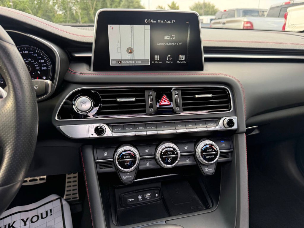 Genesis G70 Vehicle Full-screen Gallery Image 27