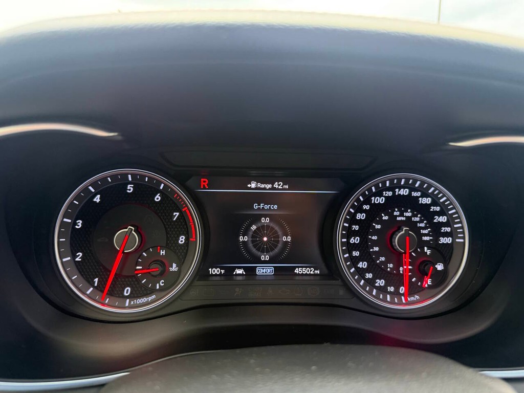 Genesis G70 Vehicle Full-screen Gallery Image 33