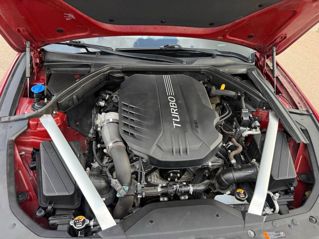 Genesis G70 Vehicle Full-screen Gallery Image 36