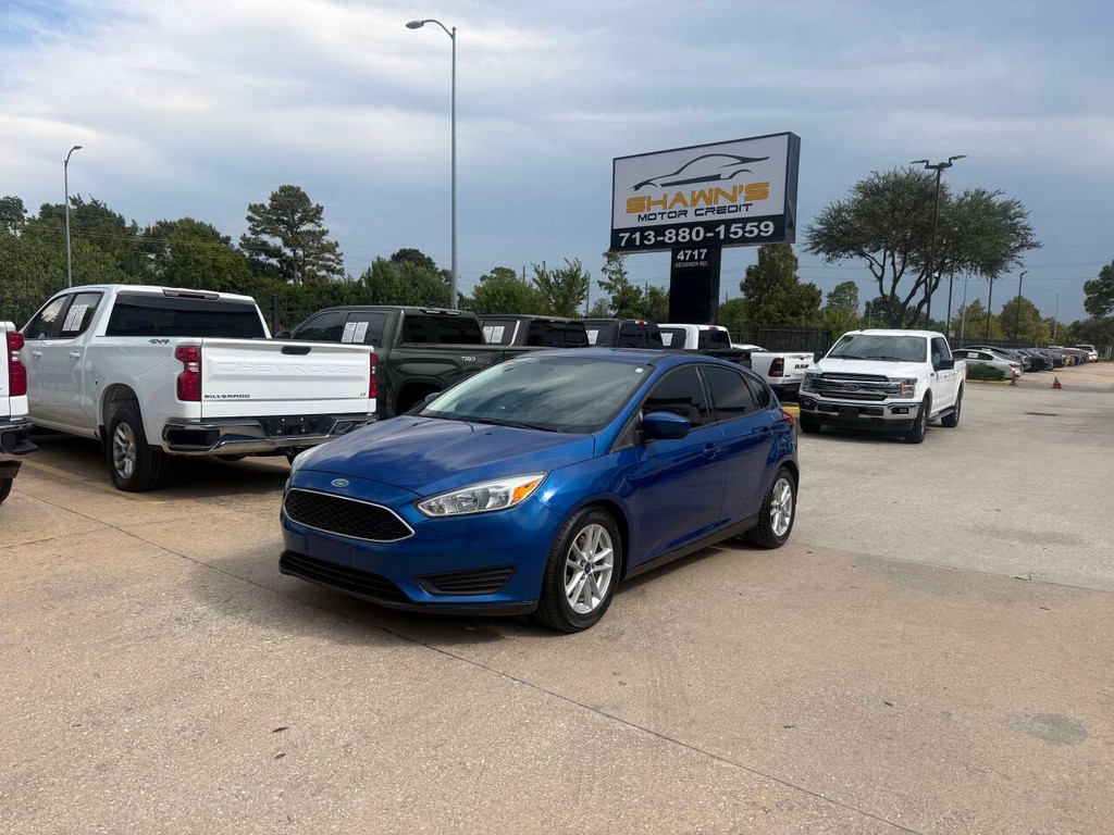 Ford Focus Hatchback Vehicle Full-screen Gallery Image 03