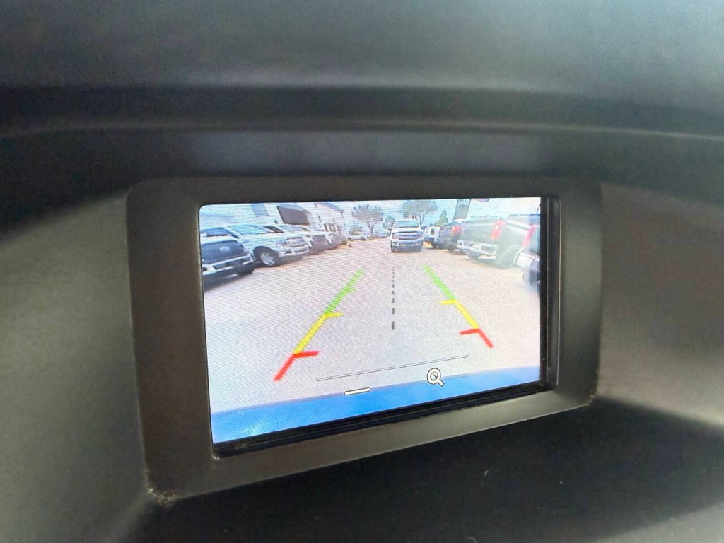 Ford Focus Hatchback Vehicle Full-screen Gallery Image 24