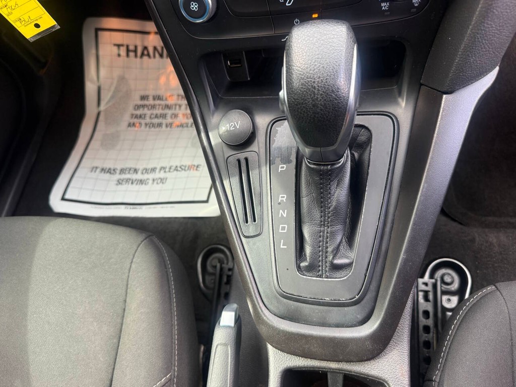 Ford Focus Hatchback Vehicle Full-screen Gallery Image 27