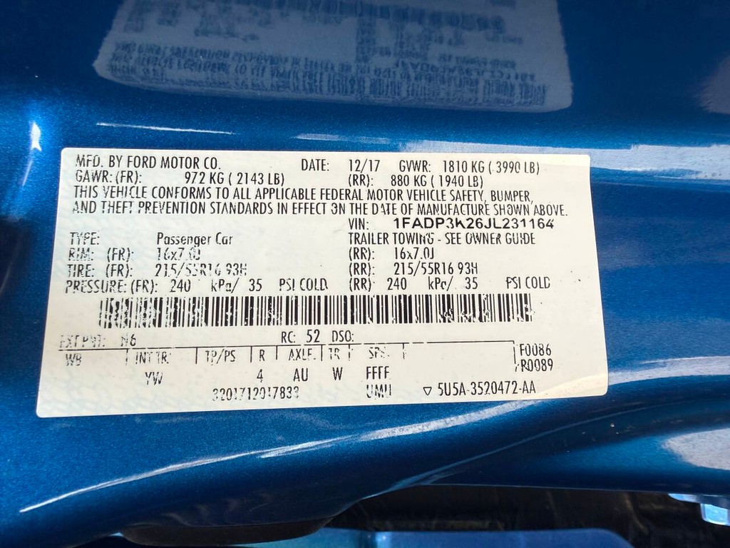 Ford Focus Hatchback Vehicle Full-screen Gallery Image 31