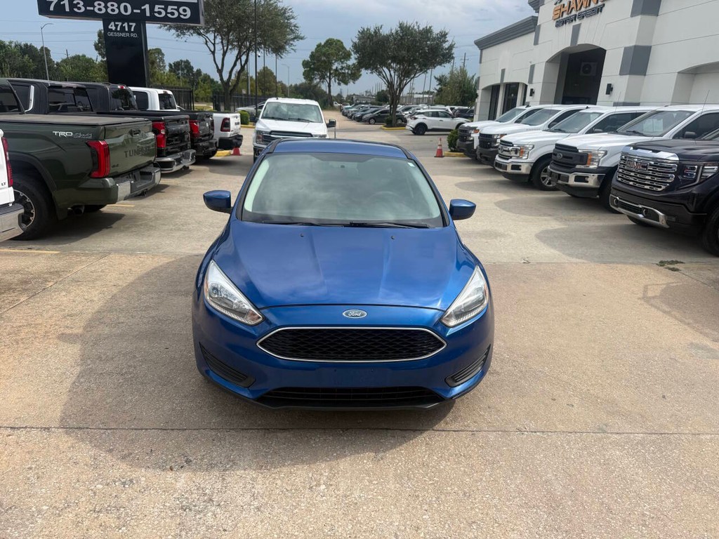 Ford Focus Hatchback Vehicle Full-screen Gallery Image 36
