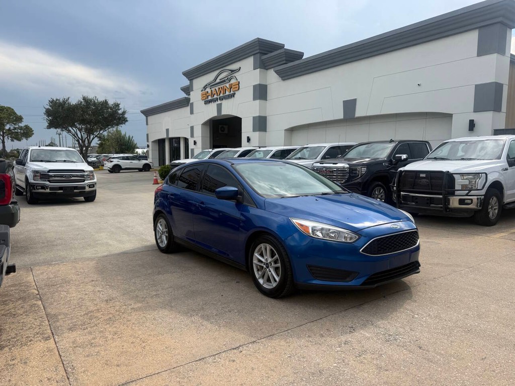 Ford Focus Hatchback Vehicle Full-screen Gallery Image 38