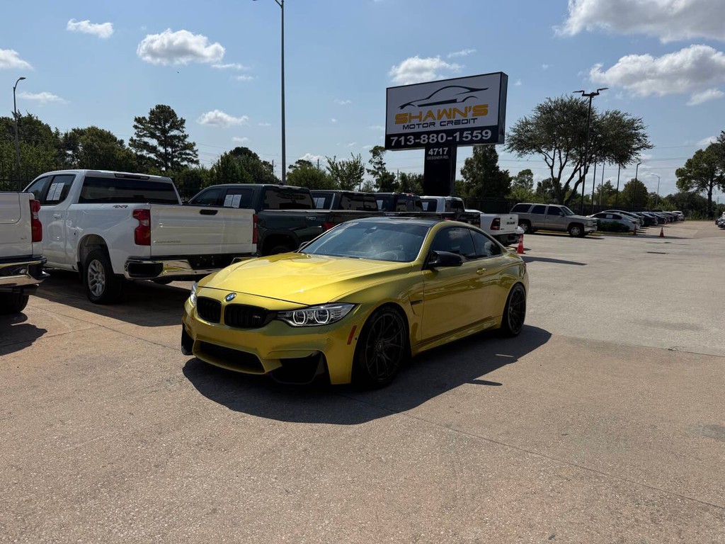 BMW M4 Vehicle Full-screen Gallery Image 03