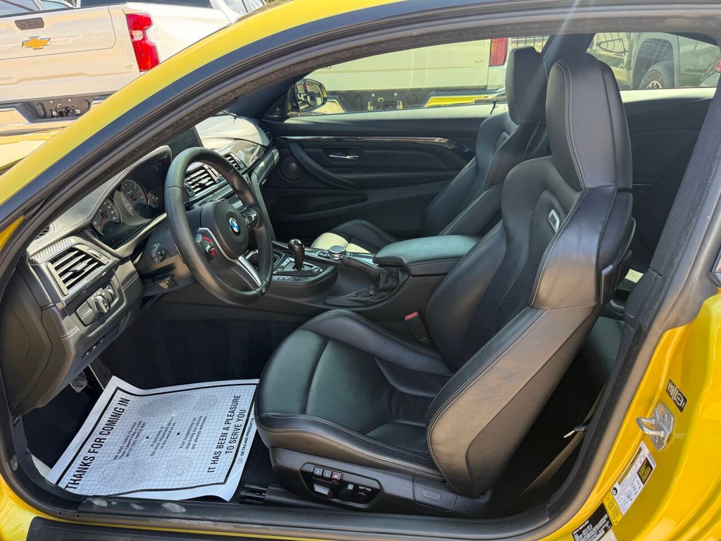 BMW M4 Vehicle Full-screen Gallery Image 07
