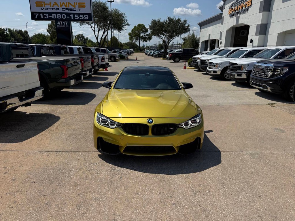 BMW M4 Vehicle Full-screen Gallery Image 32