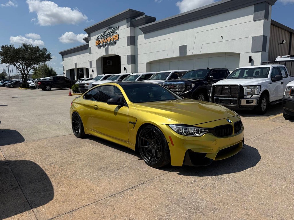 BMW M4 Vehicle Full-screen Gallery Image 34
