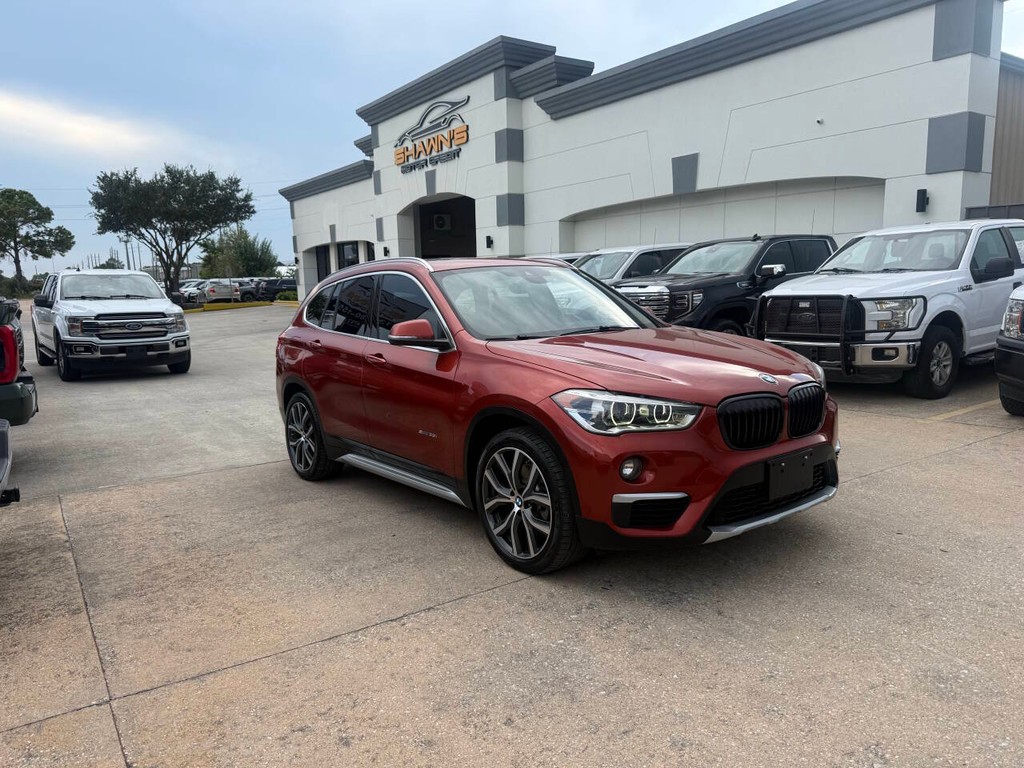 BMW X1 Vehicle Full-screen Gallery Image 02