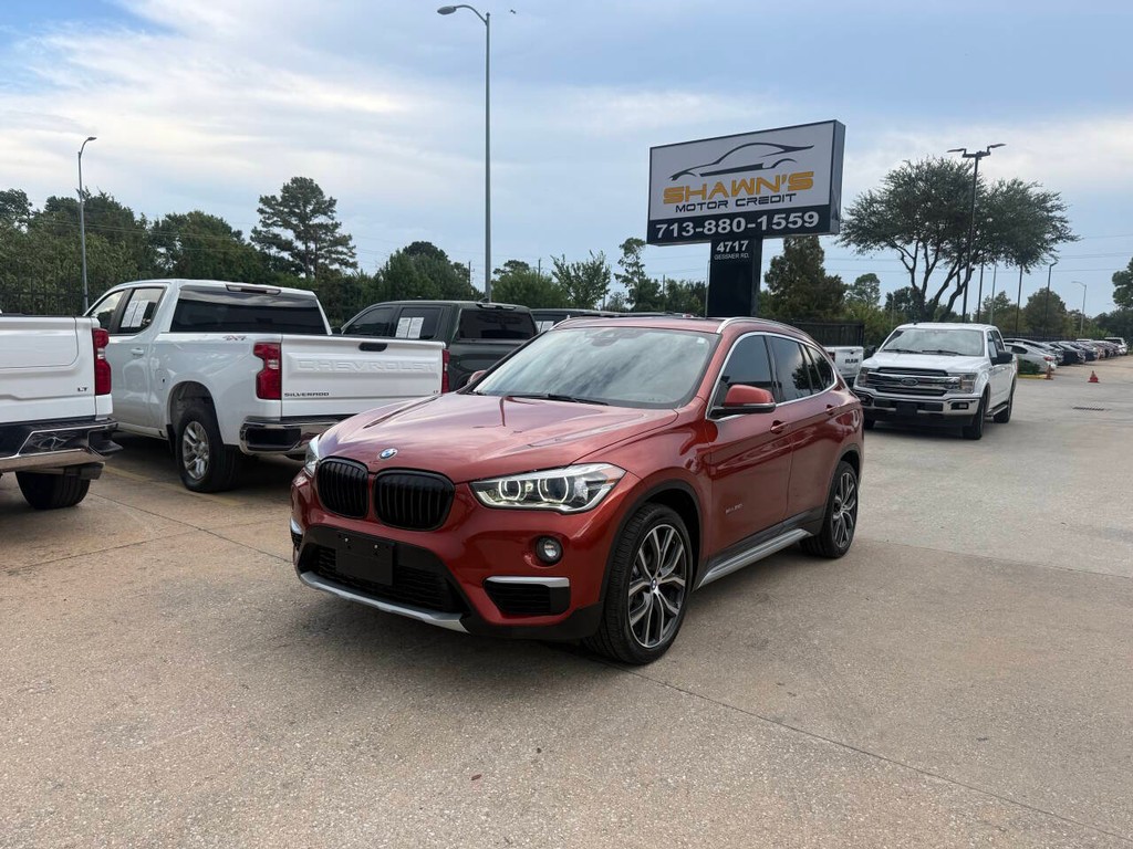 BMW X1 Vehicle Full-screen Gallery Image 03