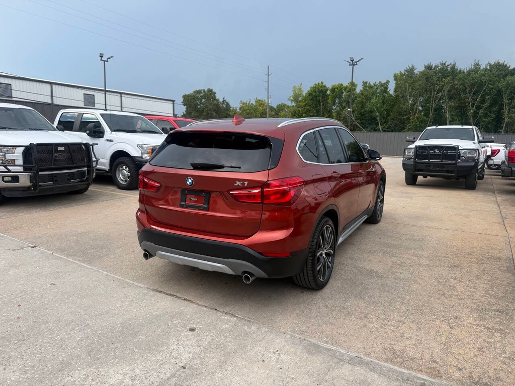 BMW X1 Vehicle Full-screen Gallery Image 05