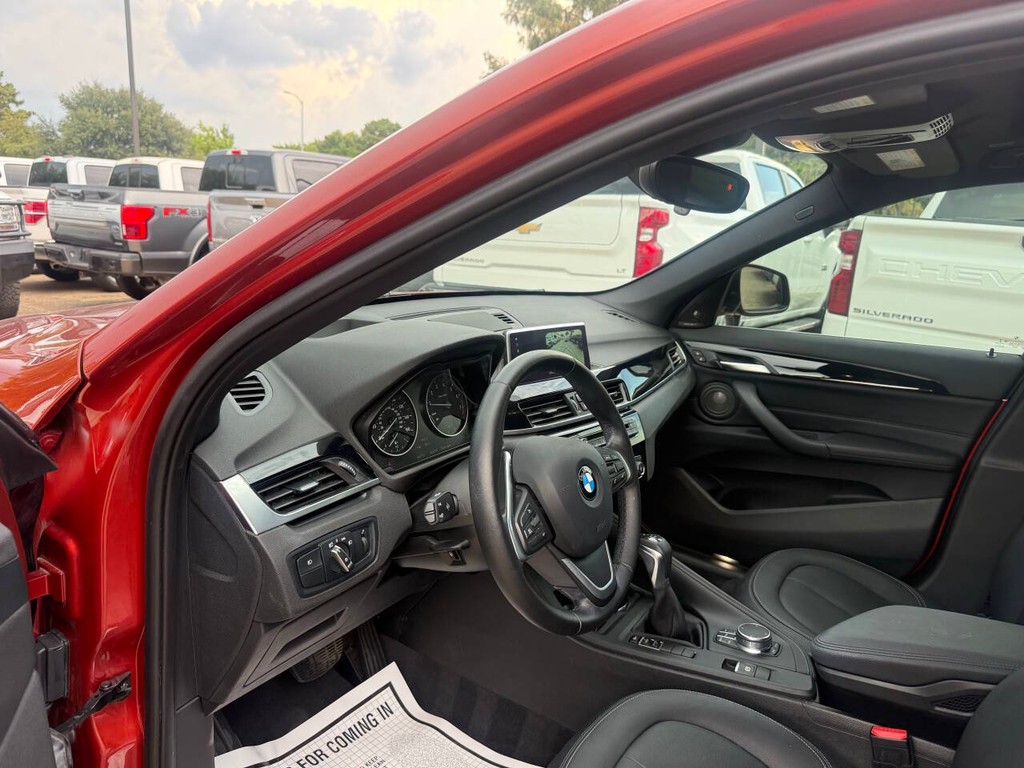 BMW X1 Vehicle Full-screen Gallery Image 06