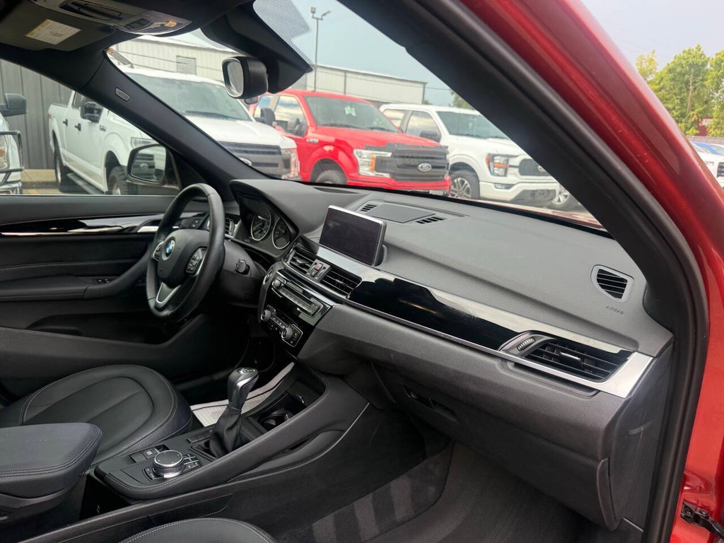 BMW X1 Vehicle Full-screen Gallery Image 09
