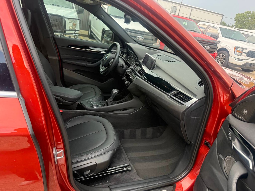 BMW X1 Vehicle Full-screen Gallery Image 10