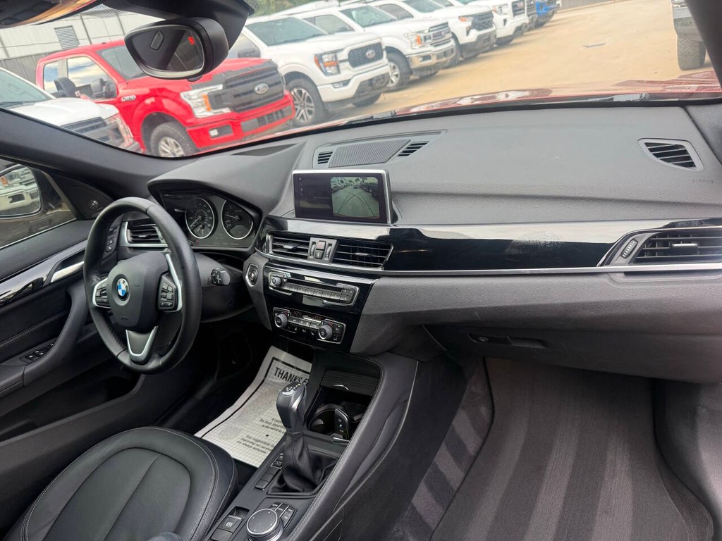 BMW X1 Vehicle Full-screen Gallery Image 17