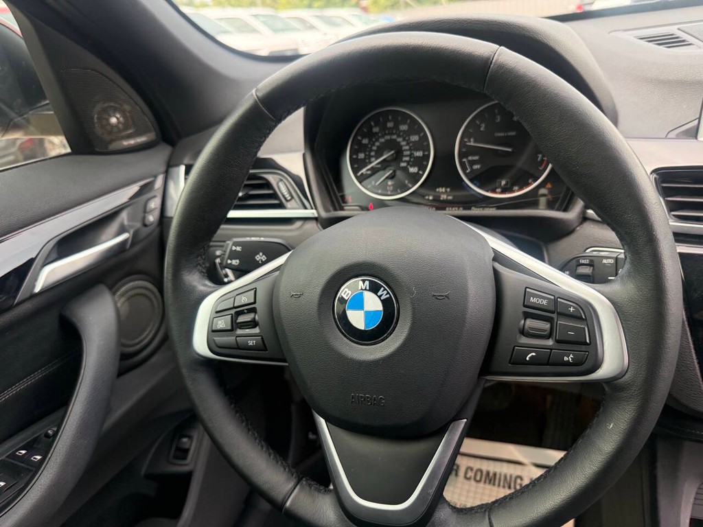 BMW X1 Vehicle Full-screen Gallery Image 21