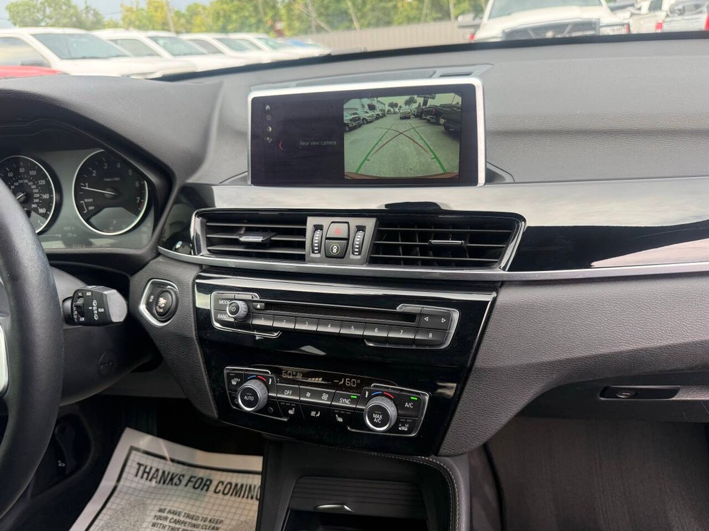 BMW X1 Vehicle Full-screen Gallery Image 22