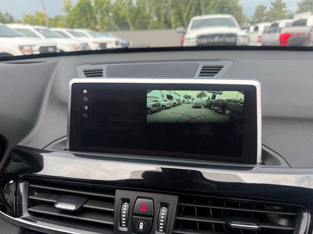 BMW X1 Vehicle Full-screen Gallery Image 23