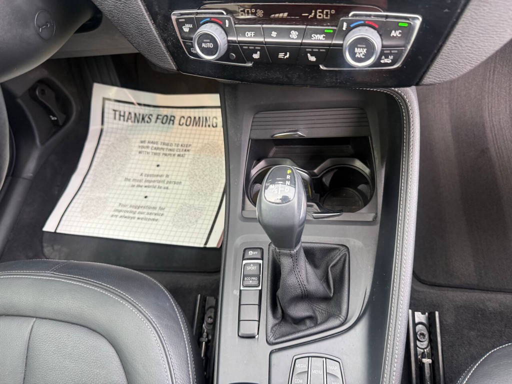 BMW X1 Vehicle Full-screen Gallery Image 26