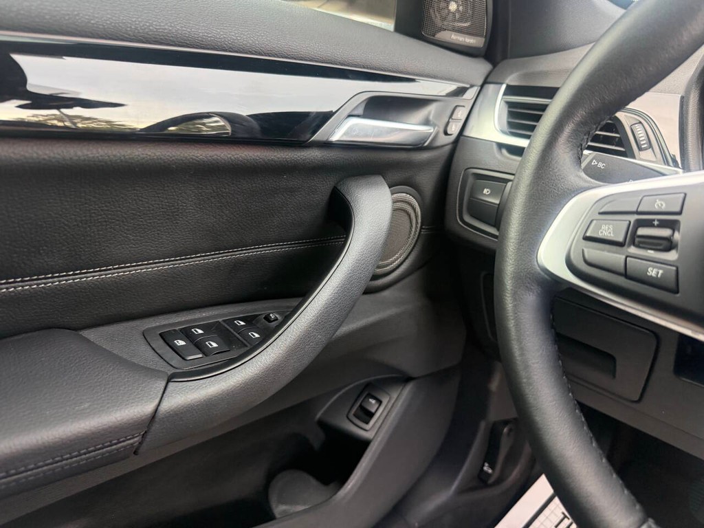BMW X1 Vehicle Full-screen Gallery Image 28