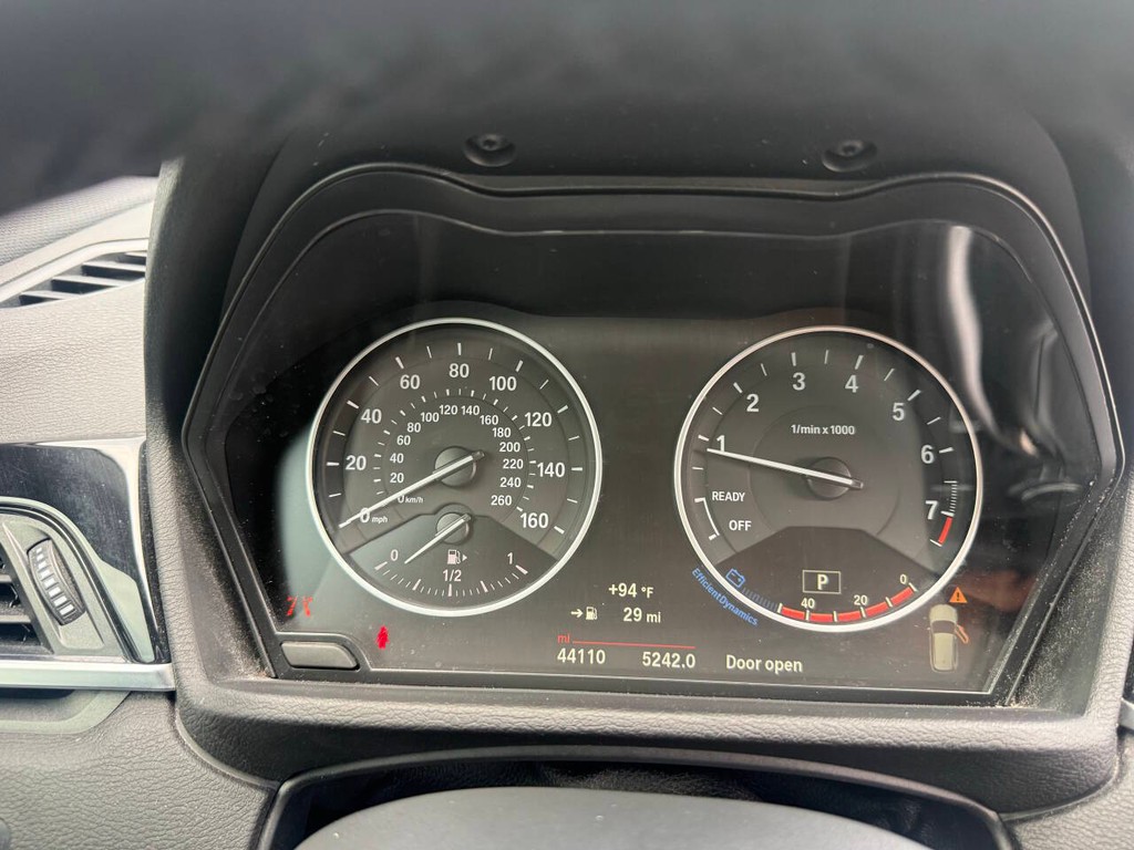 BMW X1 Vehicle Full-screen Gallery Image 31