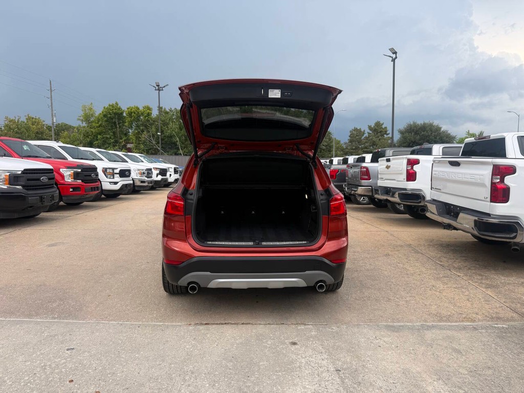 BMW X1 Vehicle Full-screen Gallery Image 36