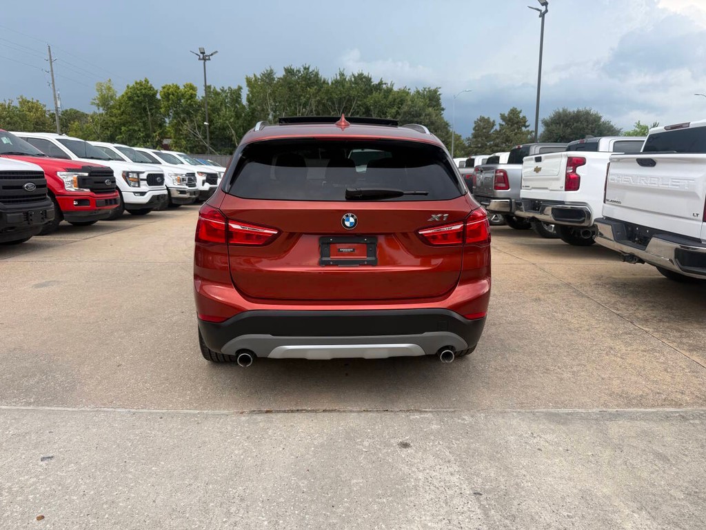 BMW X1 Vehicle Full-screen Gallery Image 38