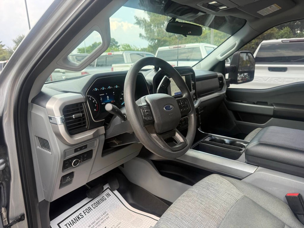 Ford F-150 Vehicle Full-screen Gallery Image 06
