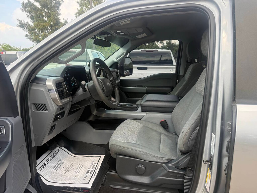 Ford F-150 Vehicle Full-screen Gallery Image 07