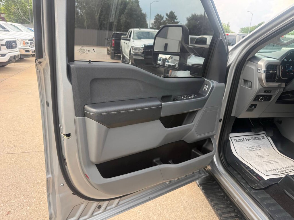 Ford F-150 Vehicle Full-screen Gallery Image 08