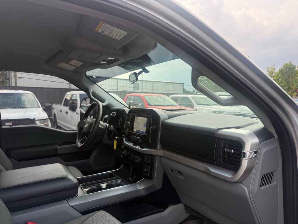 Ford F-150 Vehicle Full-screen Gallery Image 09
