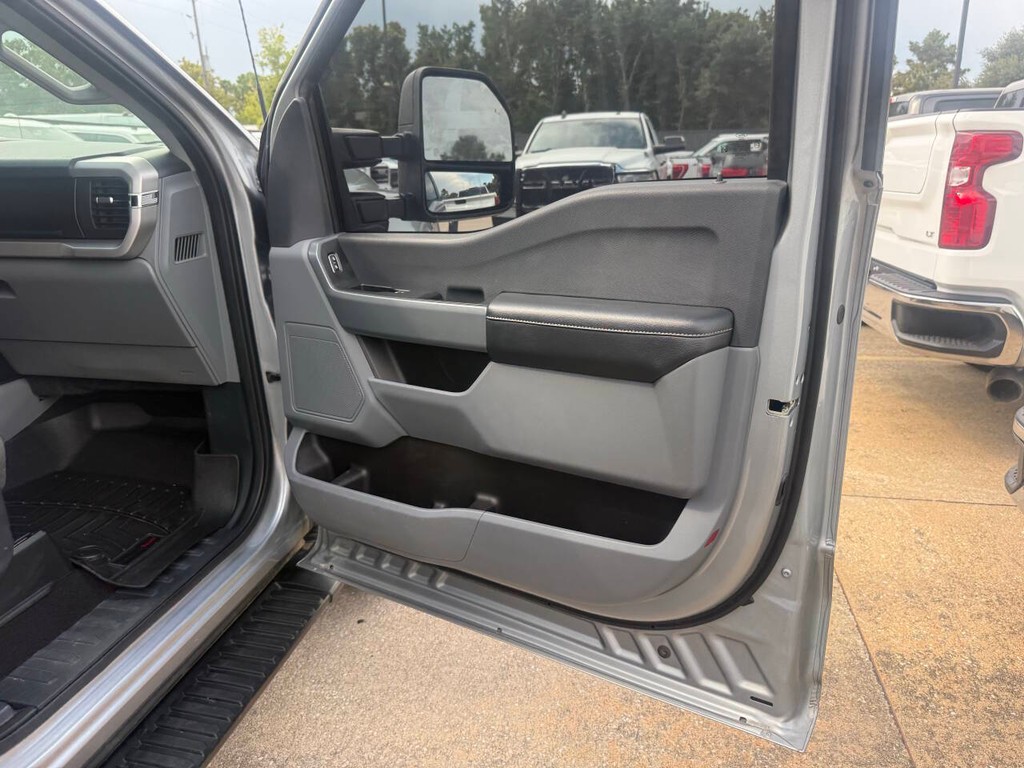 Ford F-150 Vehicle Full-screen Gallery Image 11