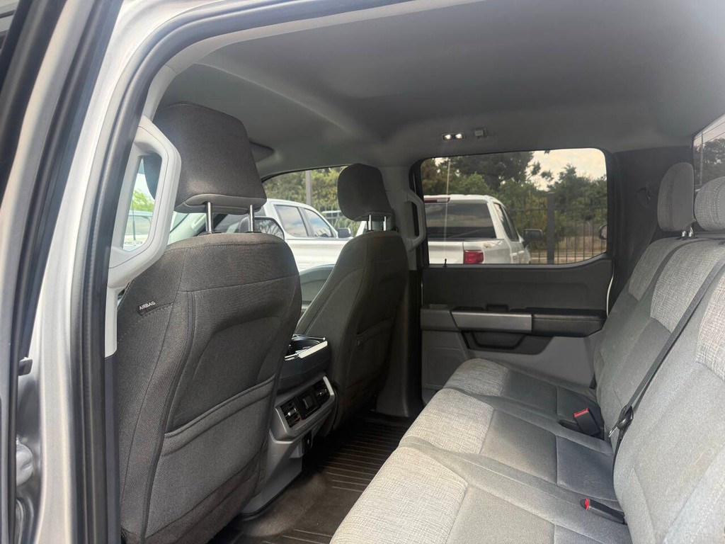 Ford F-150 Vehicle Full-screen Gallery Image 12