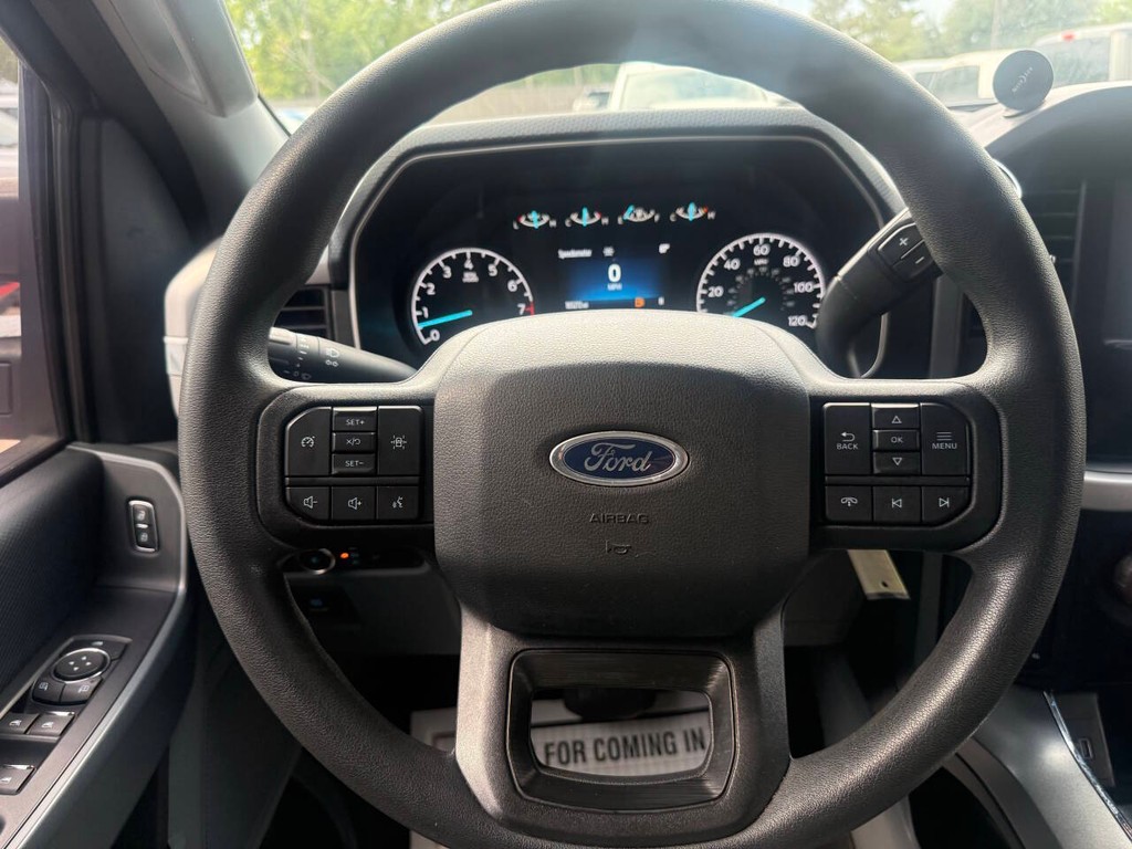 Ford F-150 Vehicle Full-screen Gallery Image 24