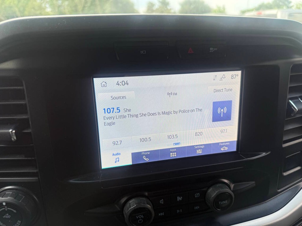 Ford F-150 Vehicle Full-screen Gallery Image 26